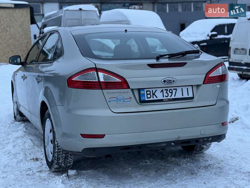 Седан Ford Mondeo 2010 в Ровно