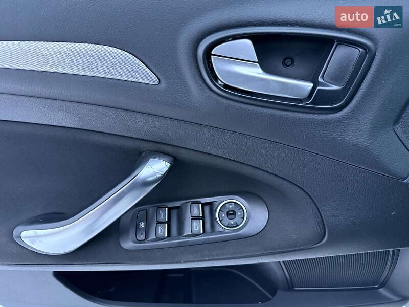 Седан Ford Mondeo 2010 в Ровно