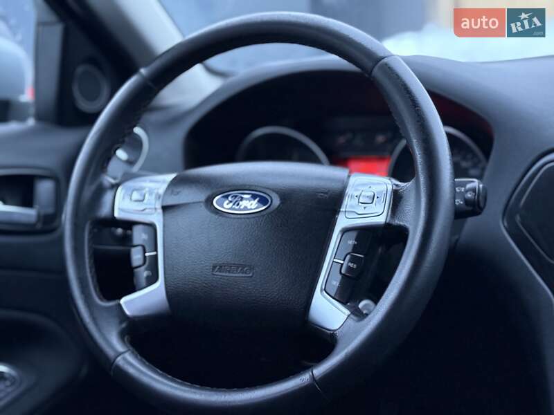 Седан Ford Mondeo 2010 в Ровно