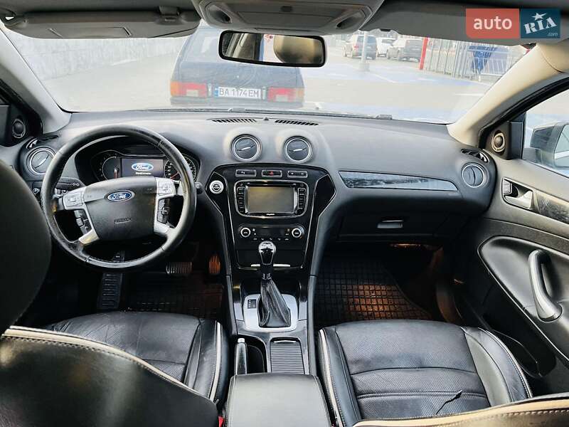 Седан Ford Mondeo 2011 в Первомайске