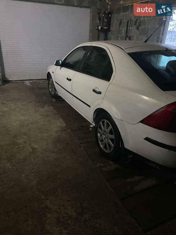 Лифтбек Ford Mondeo 2001 в Микулинцах