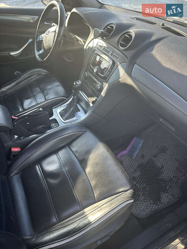 Седан Ford Mondeo 2013 в Львове