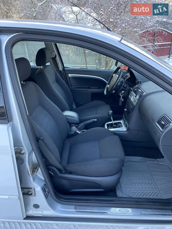 Лифтбек Ford Mondeo 2004 в Житомире