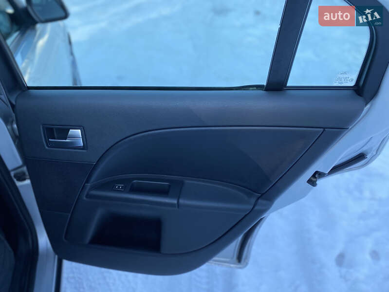 Лифтбек Ford Mondeo 2004 в Житомире