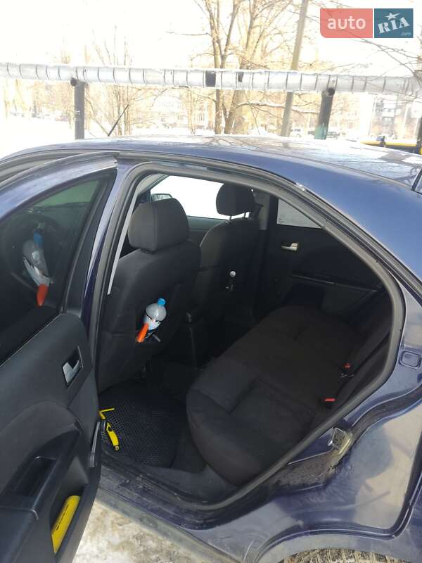 Ліфтбек Ford Mondeo 2001 в Павлограді