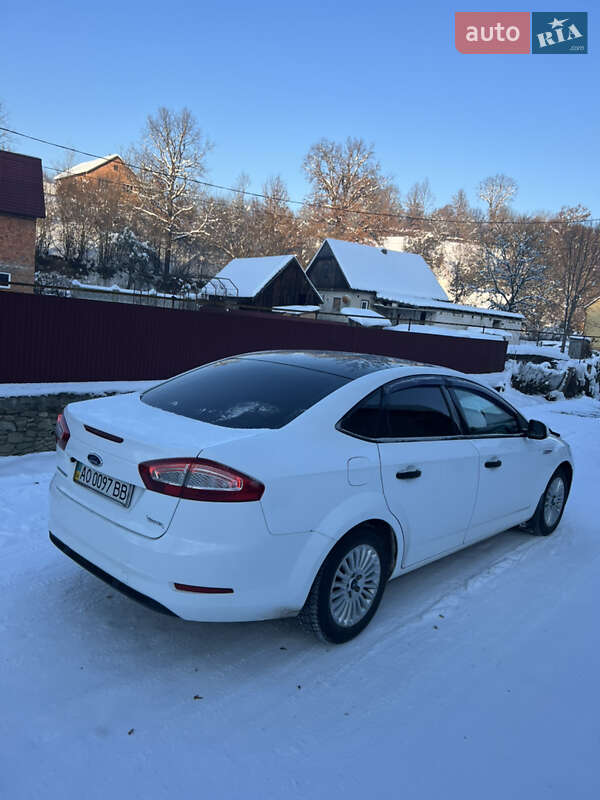 Седан Ford Mondeo 2011 в Хусте