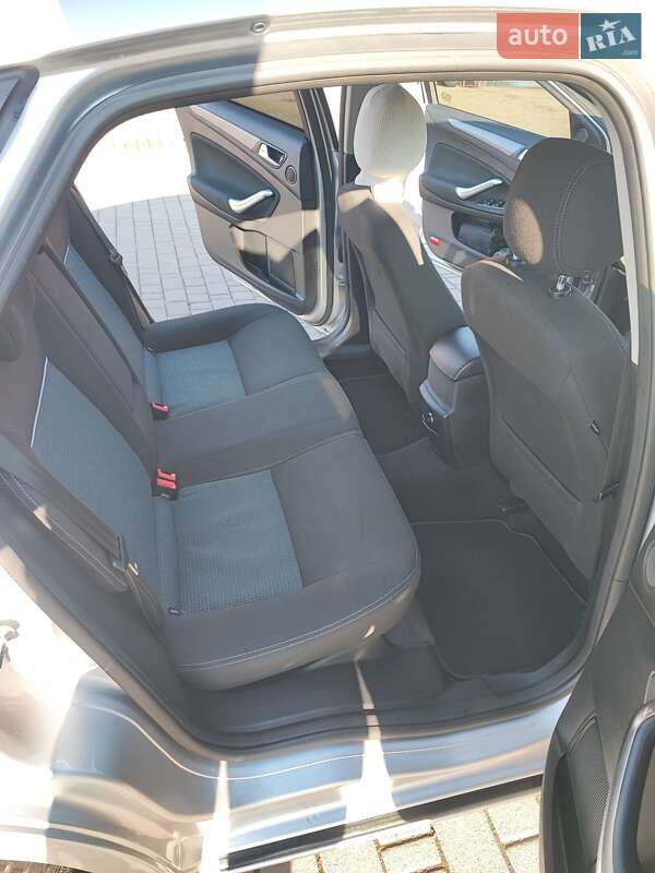 Ліфтбек Ford Mondeo 2013 в Отинії фото 5 Ліфтбек Ford Mondeo 2013 в Отинії