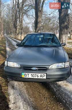 Седан Ford Mondeo 1993 в Черновцах