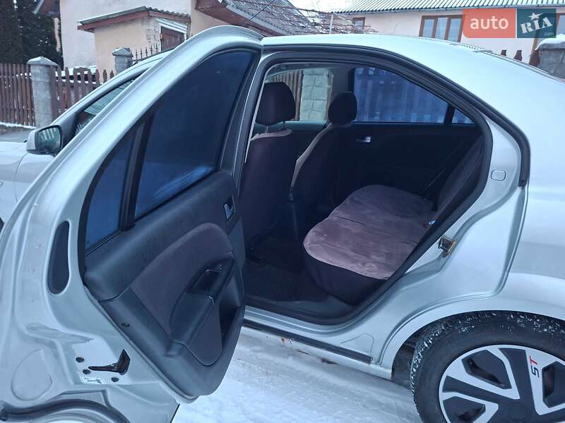 Седан Ford Mondeo 2004 в Мостиске