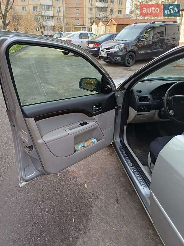 Седан Ford Mondeo 2005 в Киеве