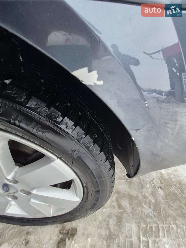 Лифтбек Ford Mondeo 2004 в Староконстантинове