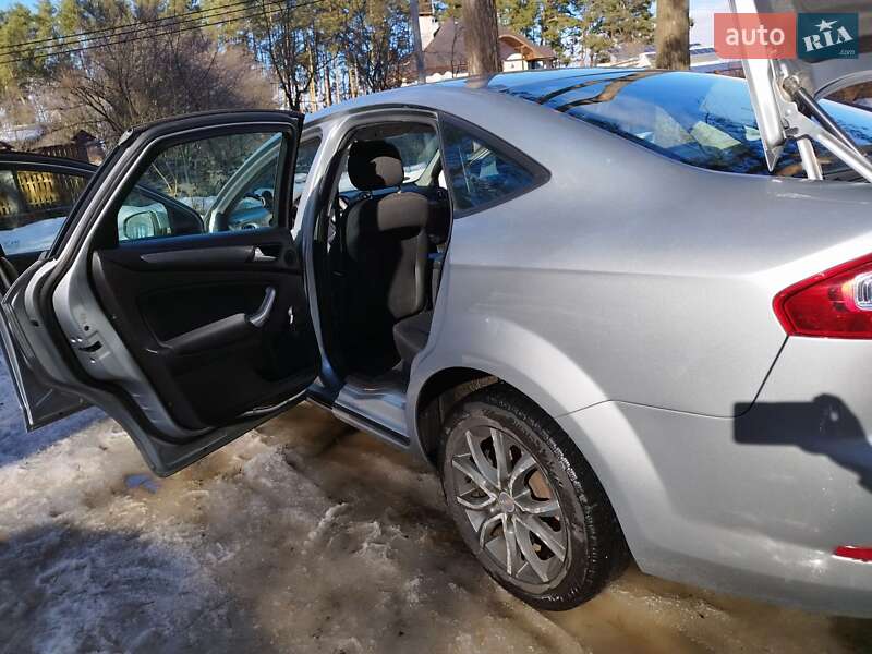 Седан Ford Mondeo 2013 в Житомире