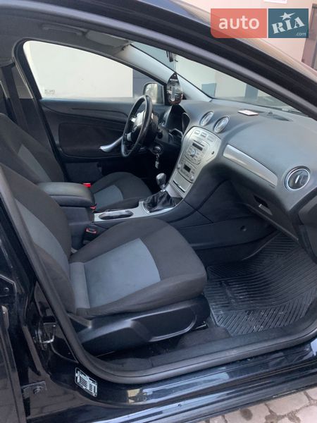 Лифтбек Ford Mondeo 2010 в Шепетовке