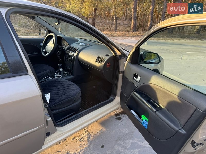 Седан Ford Mondeo 2001 в Славуте