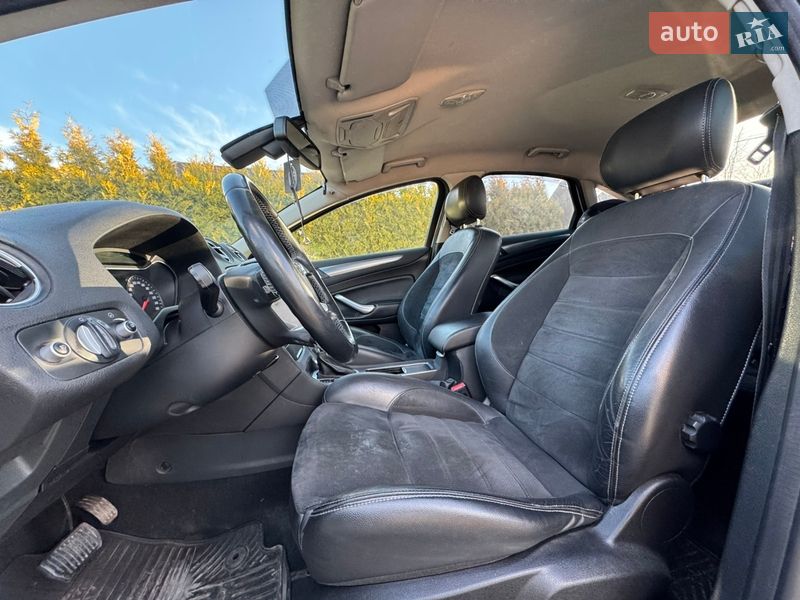 Седан Ford Mondeo 2012 в Стрию