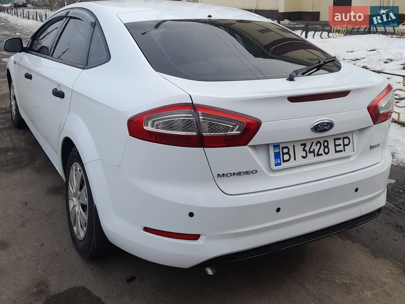 Седан Ford Mondeo 2013 в Новых Санжарах