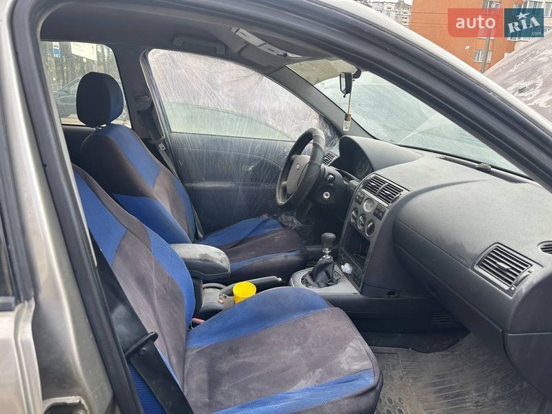 Седан Ford Mondeo 2003 в Киеве