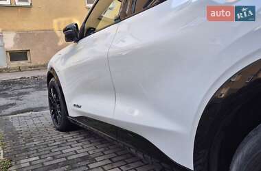 Позашляховик / Кросовер Ford Mustang Mach-E 2021 в 