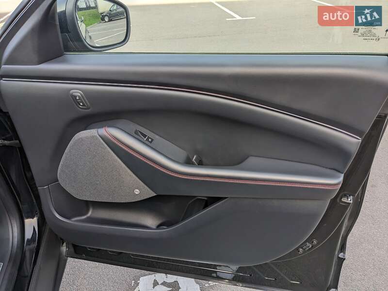 Позашляховик / Кросовер Ford Mustang Mach-E 2021 в Рівному