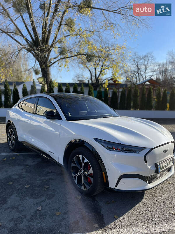 Позашляховик / Кросовер Ford Mustang Mach-E 2022 в 