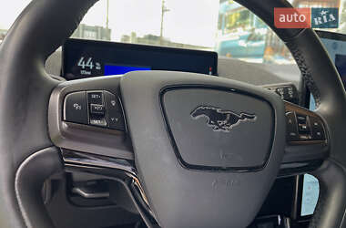 Позашляховик / Кросовер Ford Mustang Mach-E 2021 в 