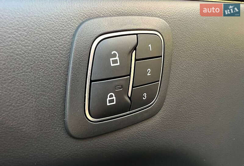 Позашляховик / Кросовер Ford Mustang Mach-E 2021 в Києві фото 17 Позашляховик / Кросовер Ford Mustang Mach-E 2021 в Києві