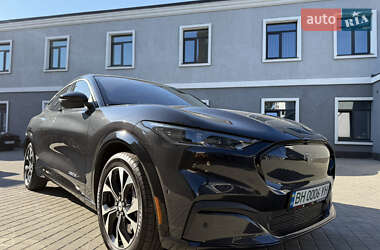 Позашляховик / Кросовер Ford Mustang Mach-E 2021 в 