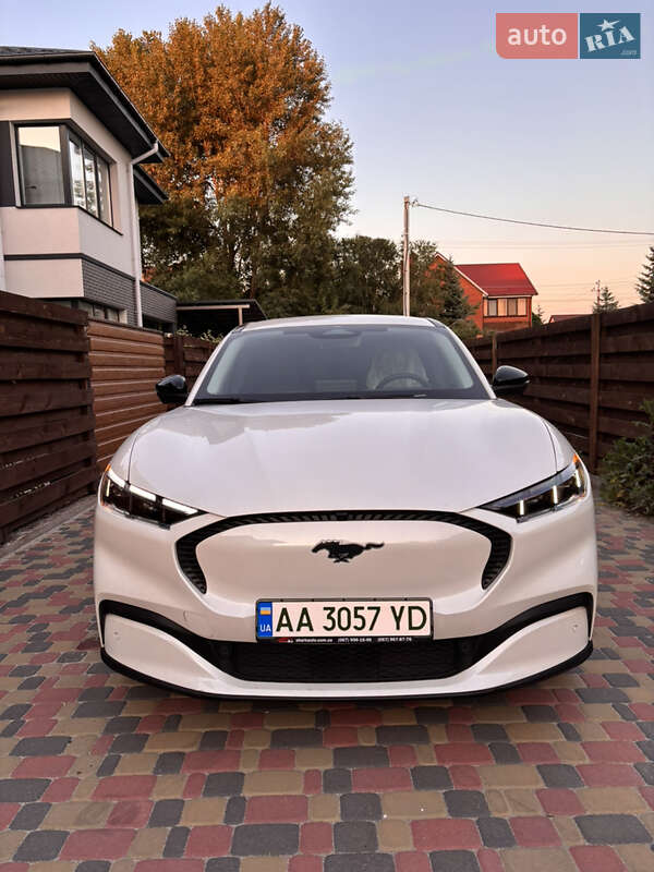 Позашляховик / Кросовер Ford Mustang Mach-E 2024 в 