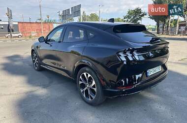 Позашляховик / Кросовер Ford Mustang Mach-E 2023 в 