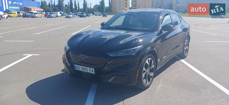 Позашляховик / Кросовер Ford Mustang Mach-E 2023 в 