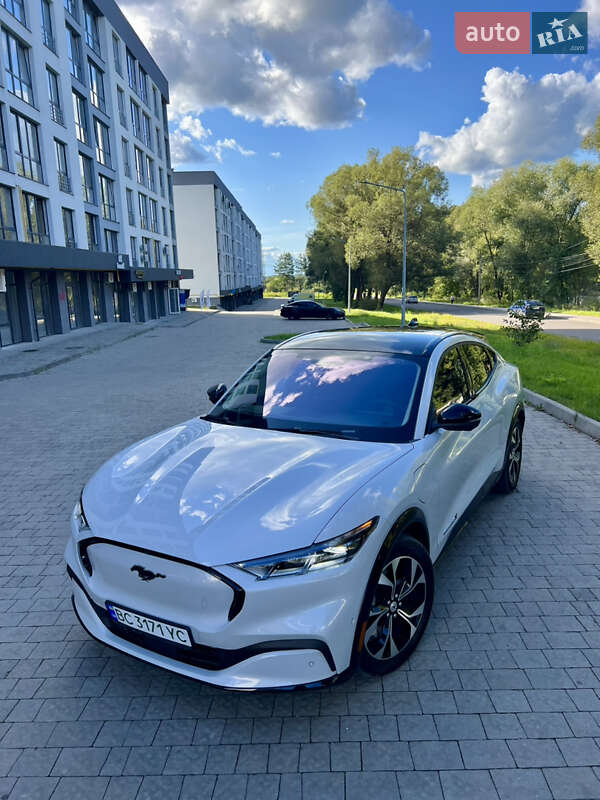 Позашляховик / Кросовер Ford Mustang Mach-E 2022 в Новояворівську