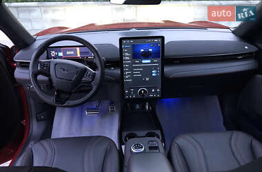 Позашляховик / Кросовер Ford Mustang Mach-E 2021 в 