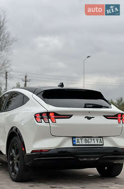 Позашляховик / Кросовер Ford Mustang Mach-E 2023 в 