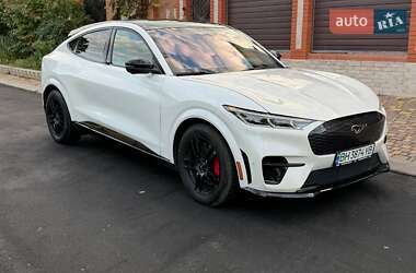 Позашляховик / Кросовер Ford Mustang Mach-E 2021 в 