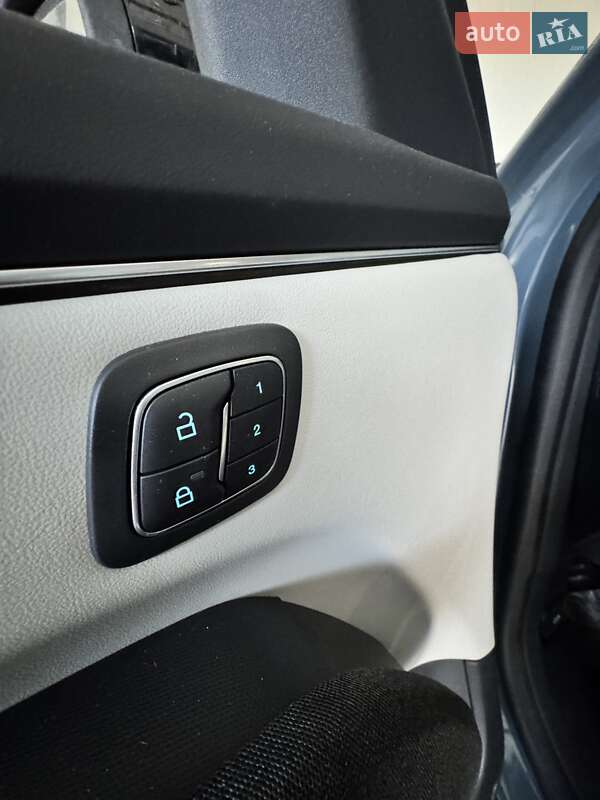 Позашляховик / Кросовер Ford Mustang Mach-E 2024 в Львові фото 20 Позашляховик / Кросовер Ford Mustang Mach-E 2024 в Львові