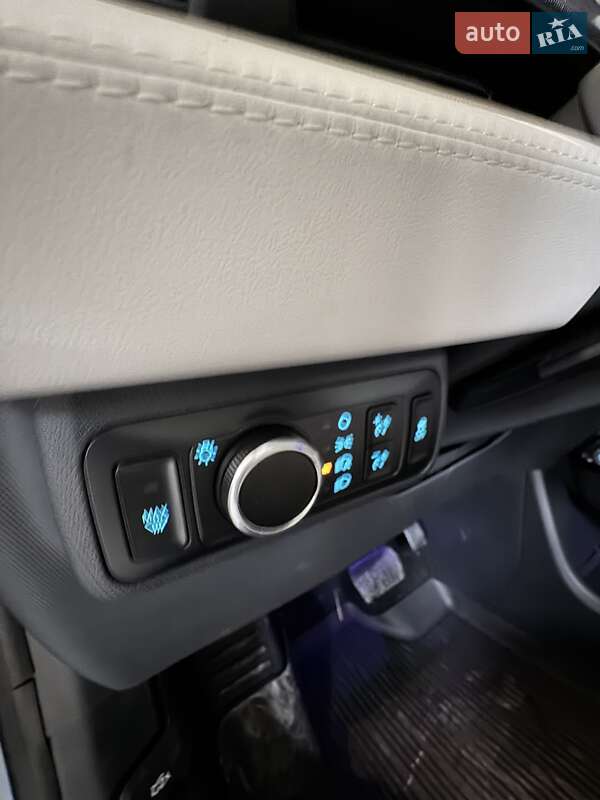 Позашляховик / Кросовер Ford Mustang Mach-E 2024 в Львові фото 21 Позашляховик / Кросовер Ford Mustang Mach-E 2024 в Львові