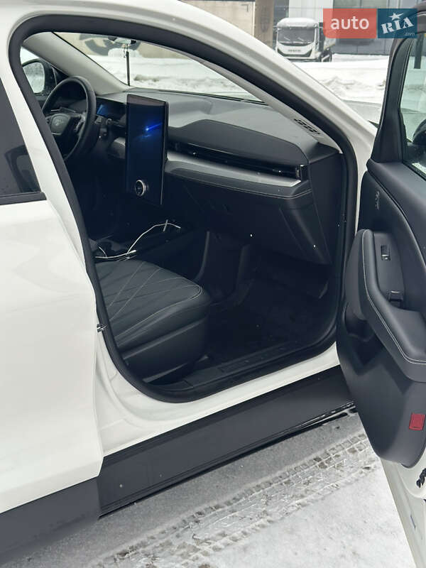 Позашляховик / Кросовер Ford Mustang Mach-E 2023 в Львові фото 10 Позашляховик / Кросовер Ford Mustang Mach-E 2023 в Львові