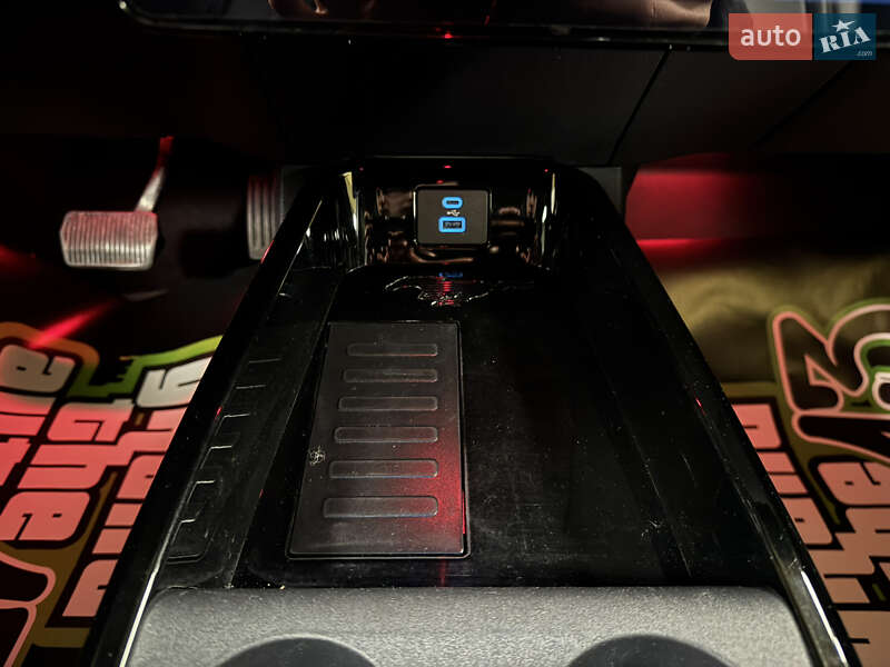 Позашляховик / Кросовер Ford Mustang Mach-E 2021 в Києві