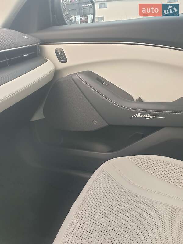 Позашляховик / Кросовер Ford Mustang Mach-E 2024 в Івано-Франківську