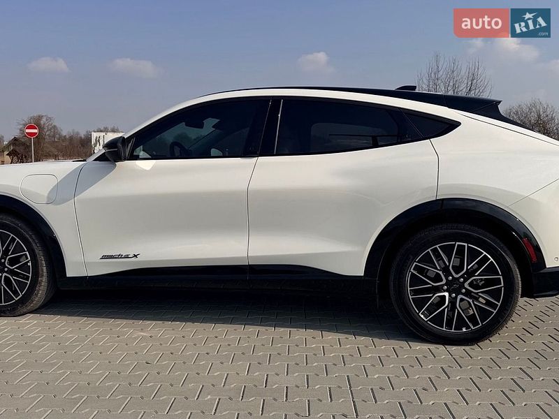 Позашляховик / Кросовер Ford Mustang Mach-E 2024 в Долині