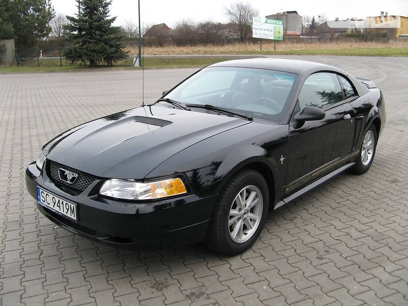 Купе Ford Mustang 2000 в 