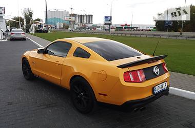 Купе Ford Mustang 2011 в Киеве
