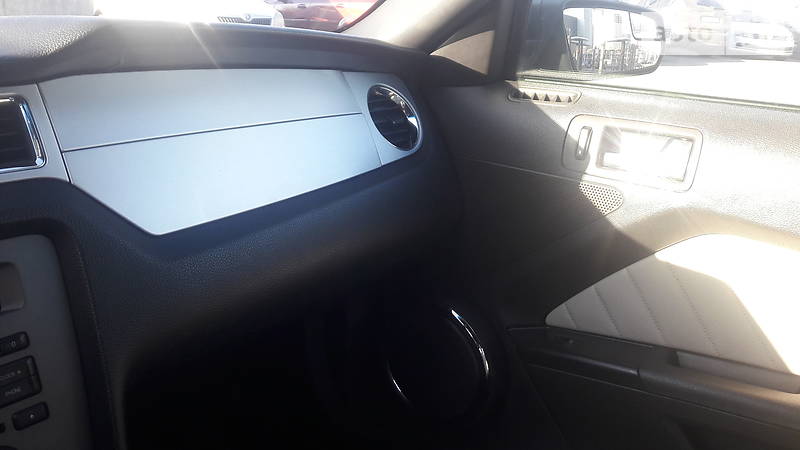 Купе Ford Mustang 2011 в Києві