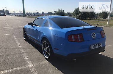 Купе Ford Mustang 2011 в Киеве