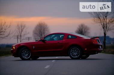 Купе Ford Mustang 2012 в Львове