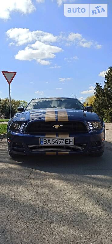Купе Ford Mustang 2012 в Кропивницком