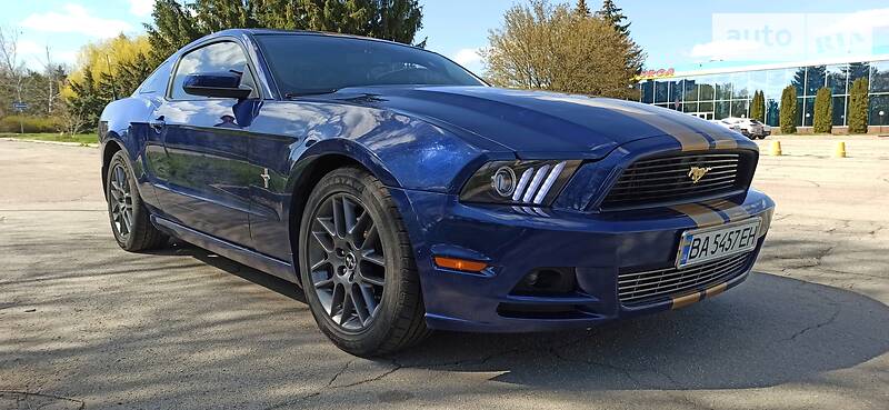 Купе Ford Mustang 2012 в Кропивницком