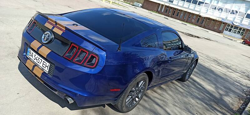 Купе Ford Mustang 2012 в Кропивницком