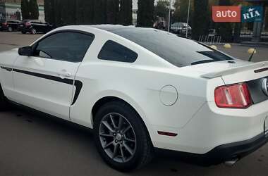 Купе Ford Mustang 2011 в Киеве