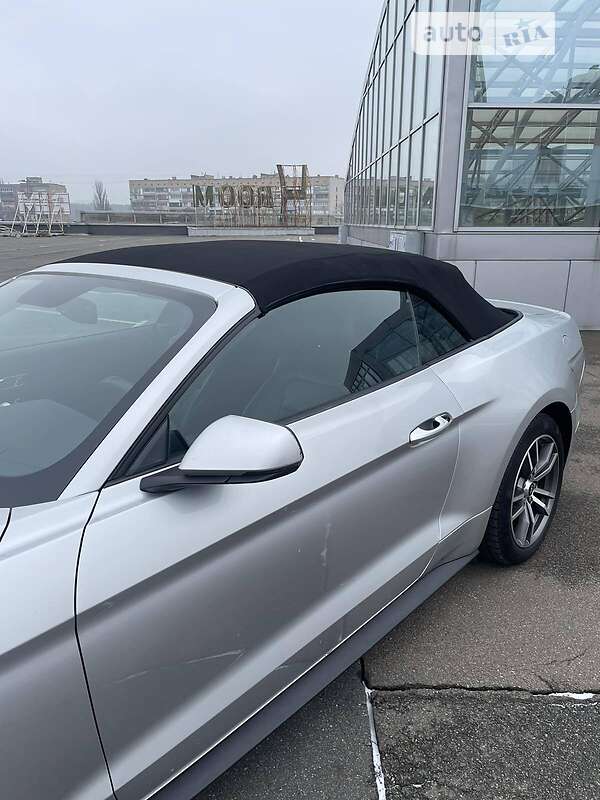 Кабриолет Ford Mustang 2016 в Киеве